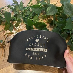 Victoria’s Secret 2013 fashion show make up bag